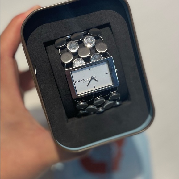 Women’s Fossil watch - Picture 2 of 2